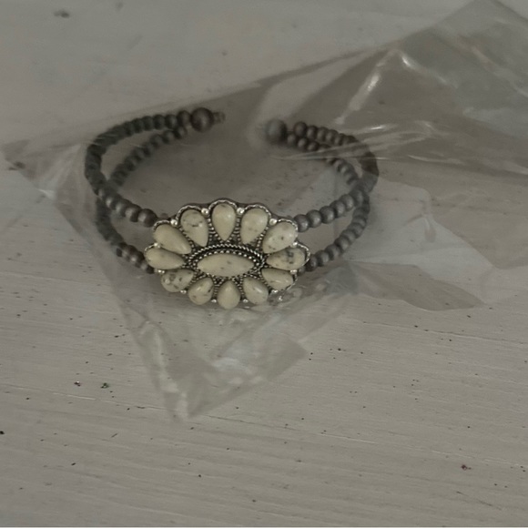 NWT Bohemian Cuff Bracelet - Picture 5 of 8